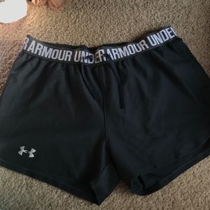 Dark grey Underarmor shorts